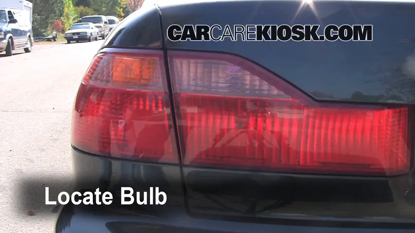 2000 Honda Accord EX 2.3L 4 Cyl. Sedan (4 Door) Luces Luz de reversa (reemplazar foco)